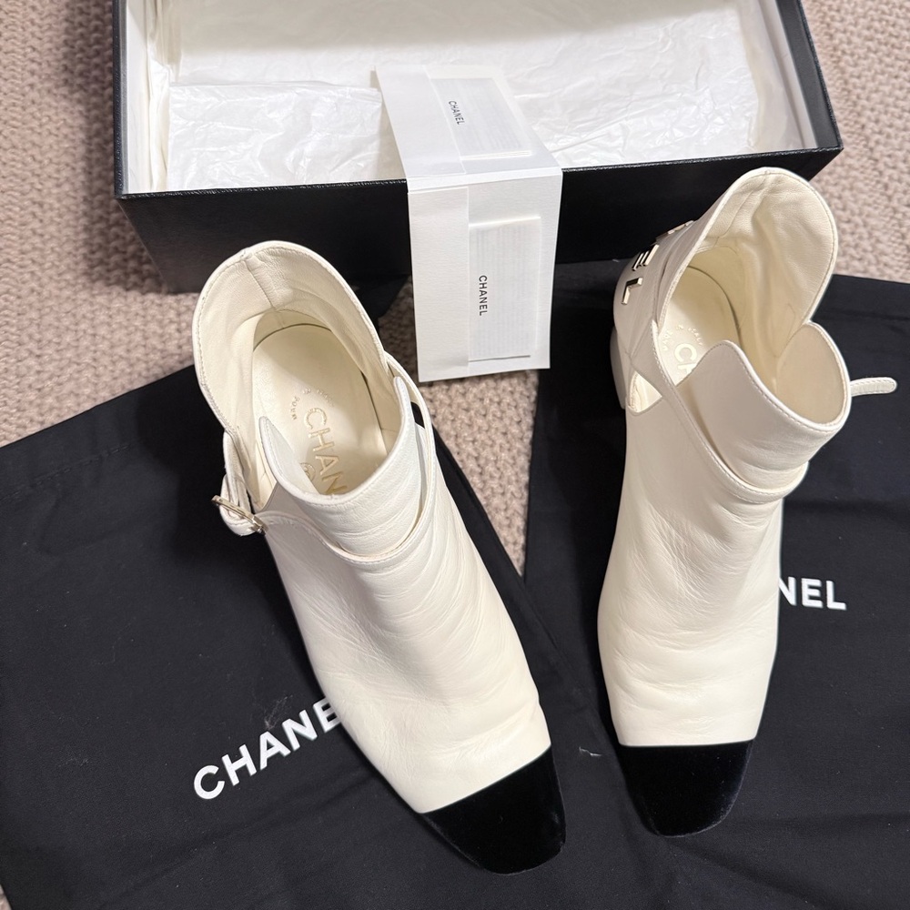 CHANEL Ankle Boots in White and Black, Lambskin Velvet cap toe